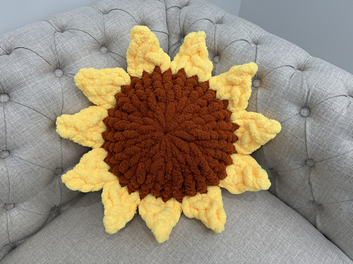 Ravelry: Sunflower Pillow pattern by Larissa Koedyker