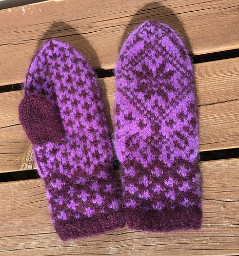 Ravelry: Norsk Fjellvott pattern by StrikkeBea