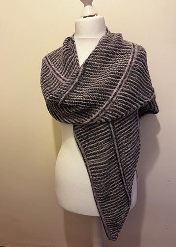 Lining Up Sjal - Nici Griffin