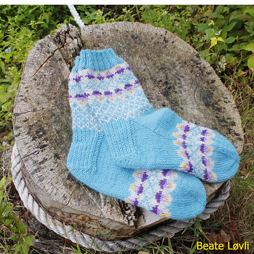 Ravelry: Juliana sokkker pattern by StrikkeBea