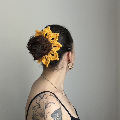 Bea’s Sunflower Scrunchie