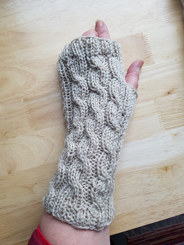 Lue med lange fletter - Bente Andersen