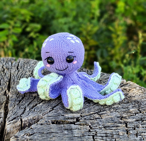 Ravelry: Baby Octopus pattern by Heather Kumpf