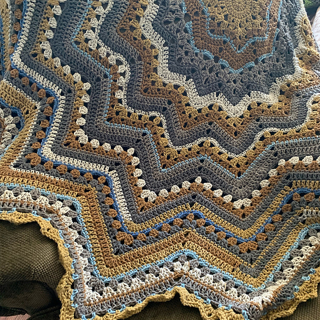 Ravelry 6Day Superstar Blanket pattern by Betty McKnit