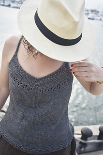 Ravelry: Aya Tank Top pattern by Gabrielle Vézina