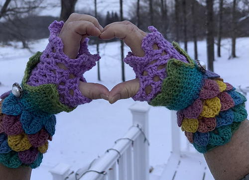 Crocodile Stitch Lacy Fingerless Gloves