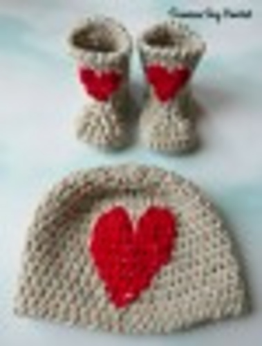 Heart hat & bootie set photo 5