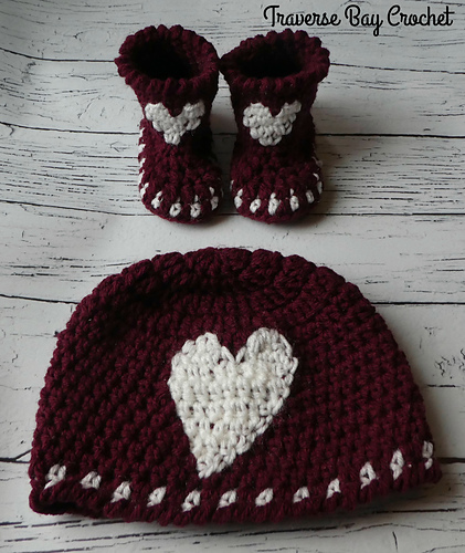 Heart hat & bootie set photo 6