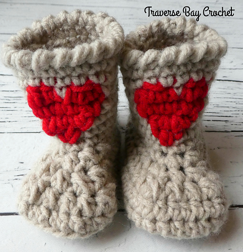 Heart hat & bootie set photo 2