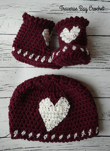 Heart hat & bootie set photo 7