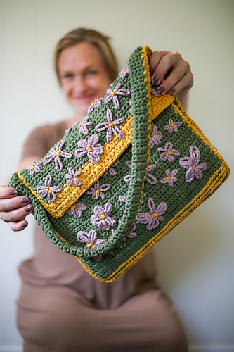 Ravelry: Embroidered Flower Bag pattern by Brianna Iaropoli