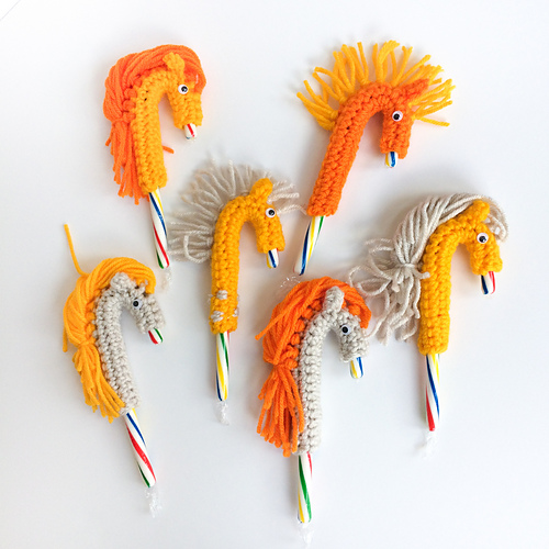 Ravelry Horse Candy Cane Cover pattern by Arina Purcella