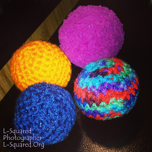 Stor ball kattetøystykke - BrownDogPhotog