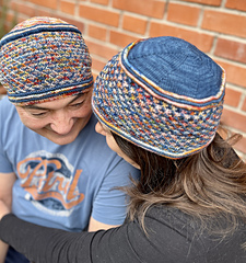 Her Cassaluna Hat follows the original pattern version.
He chose to reverse the main and contrast colors (MC & CC) for his sample.