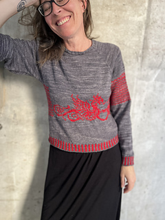 Red Dragon Sweater in "Schiefer" from Alte Künste und "Wollcraft 2026" from Frau Woellfchen