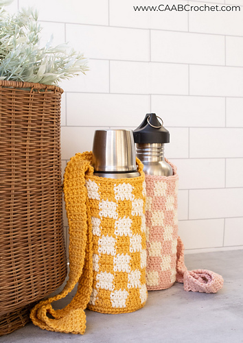 Ravelry: Checkered Water Bottle Holder pattern by Esther Thompson