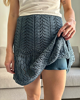 Sewed a lining out of cotton jersey material.
