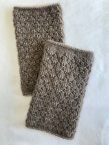 Ball & Skein Pulse Warmer photo 2