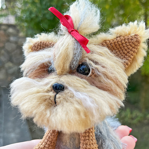Amigurumi Sittende Yorkie Hund - Kseniia Semeliak
