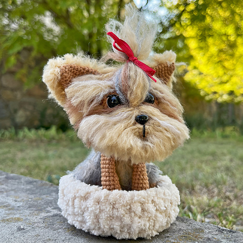 Amigurumi Sittende Yorkie Hund - Kseniia Semeliak