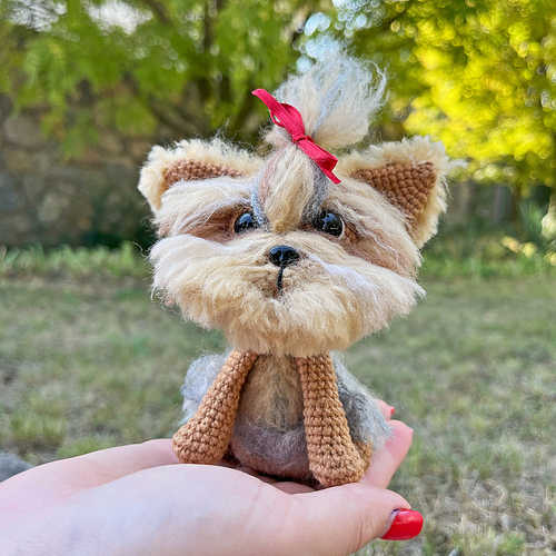 Amigurumi Sittende Yorkie Hund - Kseniia Semeliak