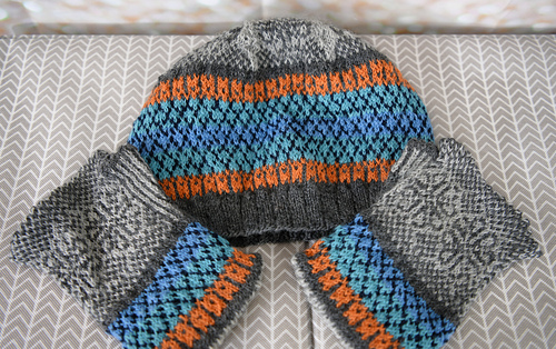 Wheel of Hearts Beanie & Gauntlets photo 1