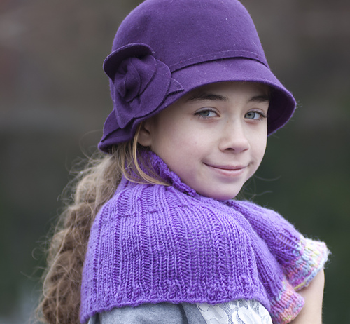 Girl's Shoulder Wrap & Mittens photo 4