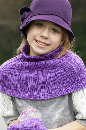 Girl's Shoulder Wrap & Mittens photo 2