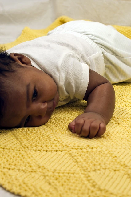 Free baby blanket knitting pattern from Cascade yarns in a cotton blend yarn
