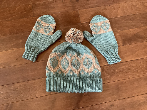 Be-Leaf-It Hat and Mittens photo 1