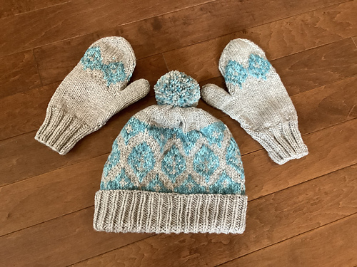 Be-Leaf-It Hat and Mittens photo 2
