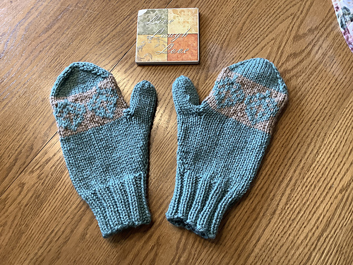 Be-Leaf-It Hat and Mittens photo 8