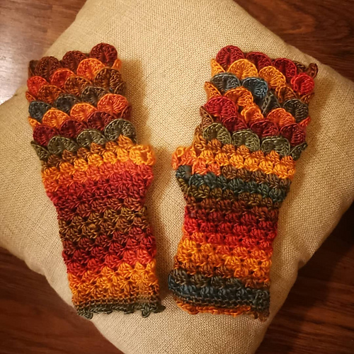 Ravelry Dragon Scale Gloves pattern by Flo's Crafty Crochet