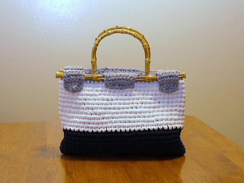 Upcycled T-Shirt handbag photo 1