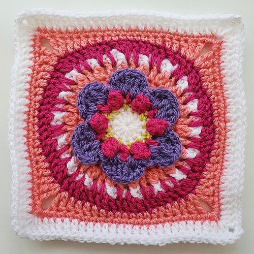 Ravelry Colour Burst Flower Blanket pattern by Munira Rasul