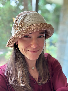 Simple Summer Hat in Southern Exposure naturally colorful Brown.

With knitted Headband