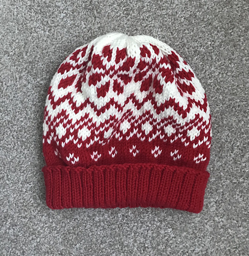 Ravelry: Scarlet Snowflake Hat pattern by EVVASH