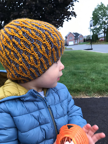 My daughter is not a fan of hats but I made one for her anyway 😁🧶🥢 : r ...
