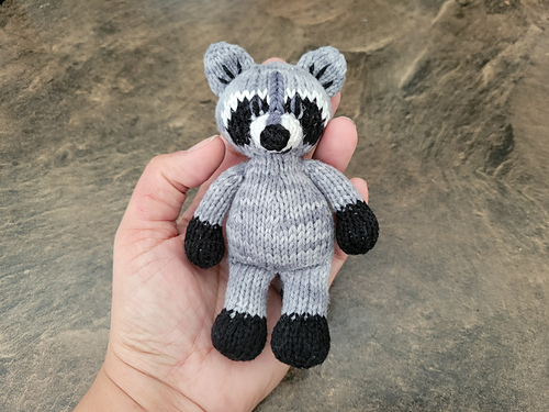 ★みー　AgAwd Raccoon Turtle Knit 新品未使用 Raccoon Lovers Pattern BUNDLE — 2 Pattern Styles – Mama Made Minis