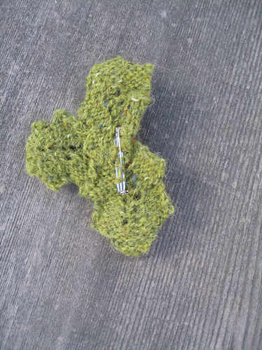 Holly & Berries, Pin photo 3