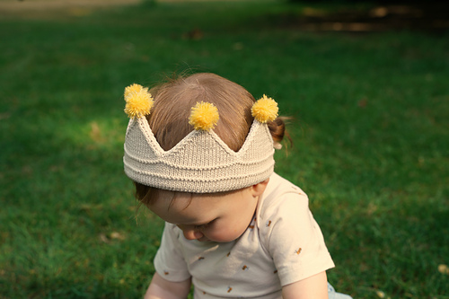 Zaza's Knitted Birthday Crown