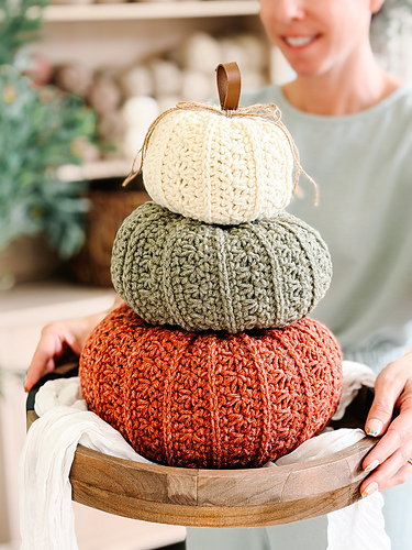 Petal Loop Stitch Pumpkin Trio