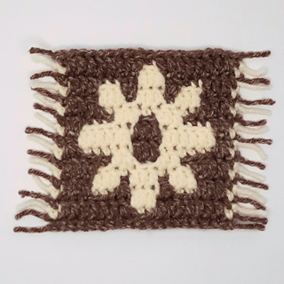 Free Mosaic Crochet Flower Mug Rug in 2 colors
