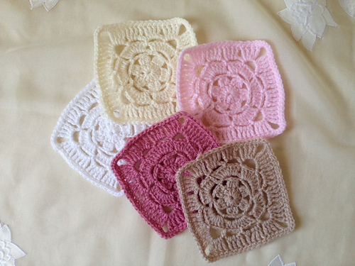 Lacy Flower Granny Square photo 9