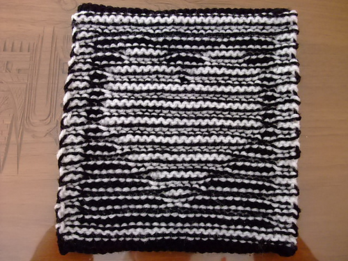 Black & White Valentine Heart Illusion Knitting photo 8