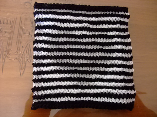 Black & White Valentine Heart Illusion Knitting photo 6