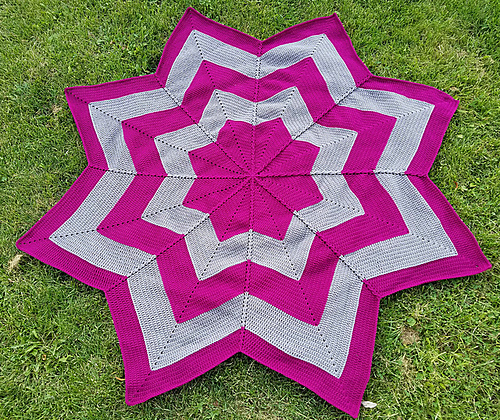 Ravelry: 8 Point Cabled Round Ripple pattern by Julee Fort