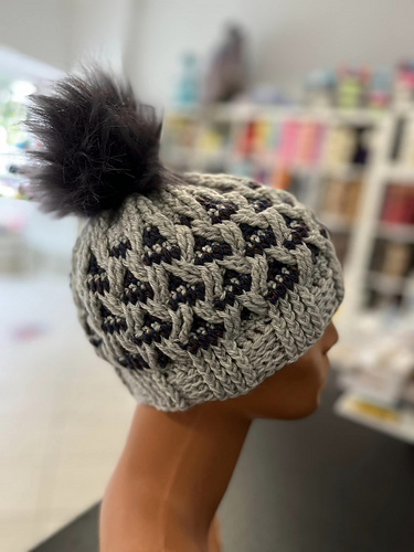 Ravelry: Raining Diamonds Hat pattern by Viktoria Gogolak