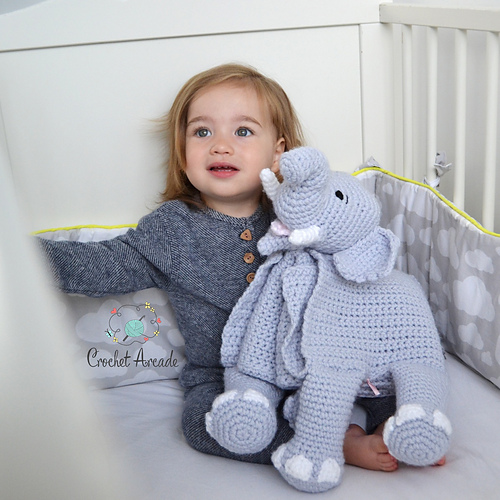 Ravelry Cuddle and Play Elephant Baby Blanket pattern by Izabela