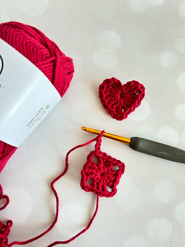 Mini Granny Square Heart photo 2